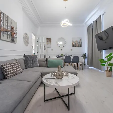 Penthouse Deluxe Granvia, By Monaro Apartment