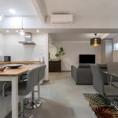 2 Bedrooms 2 Bathrooms Furnished - Plaza Mayor - Spacious & Equipped - Mintystay Apartment *