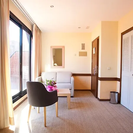 Aparthotel Espahotel Plaza Basilica 3*