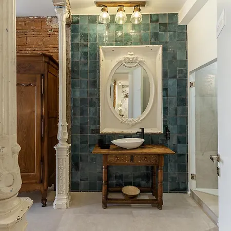Queens House Chueca Guest house