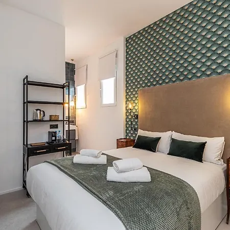 Queens House Chueca Guest house *