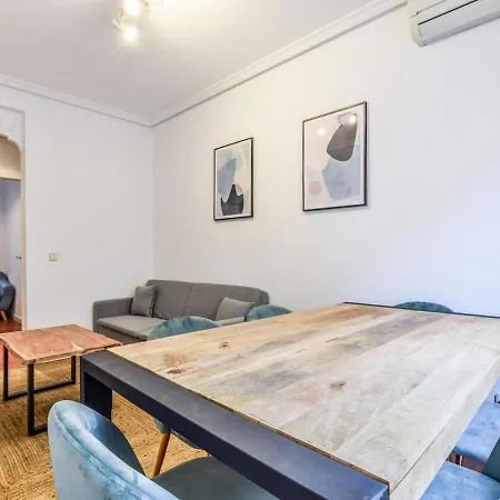 Apartamento En Plaza De Lavapies Apartment *