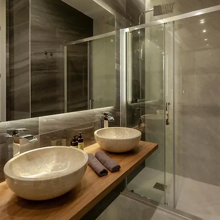 Plaza Espana Iii Calle Leganitos 2br 2bh Apartment Madrid