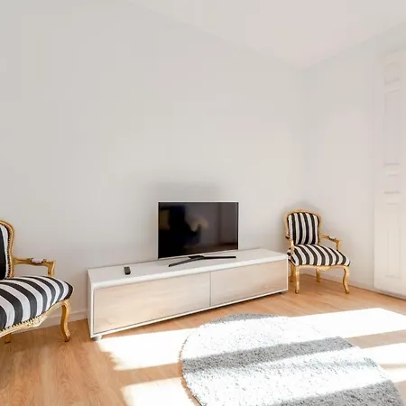 3 Bedrooms 2 Bathrooms Furnished - La Latina - Bright & Spacious - Mintystay مدريد