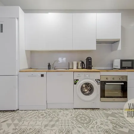 Spacious New 7 En La Plaza De Tirso De Molina Apartment