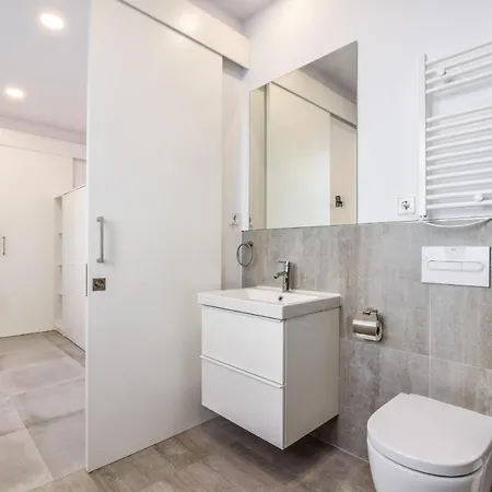 Loft Reformado En La Plaza De Ventas * Madrid