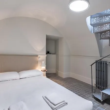 3 Bedrooms 2 Bathrooms Furnished - Malasana - Terrace - Bright In Downtown Area - Mintystay * Madrid