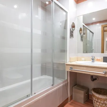 2 Bedrooms 2 Bathrooms Furnished - Malsana - With Pool - Mintystay Apartment Madrid