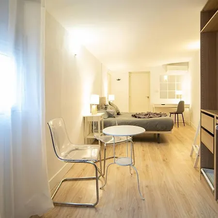 Cozy Plaza Espana I Renovated 3br 2bh *