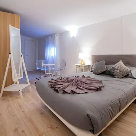 Cozy Plaza Espana I Renovated 3br 2bh *