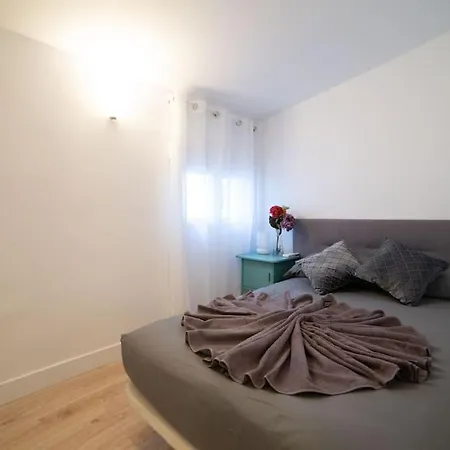 Cozy Plaza Espana I Renovated 3br 2bh Apartment