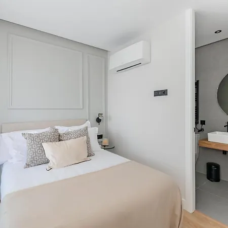 Gran Via Vii Calle Jacometrezo 2br 2bh Apartment Madrid