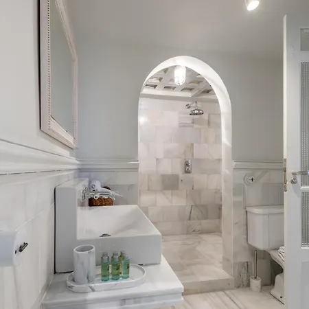 3 Bedrooms 2 Bathrooms Furnished - Malasana - Terrace - Bright In Downtown Area - Mintystay *