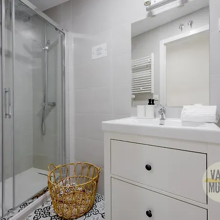 Spacious New 7 En La Plaza De Tirso De Molina Apartment
