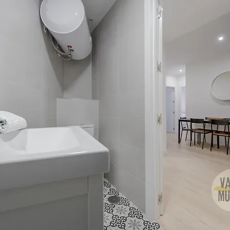 Spacious New 7 En La Plaza De Tirso De Molina Apartment