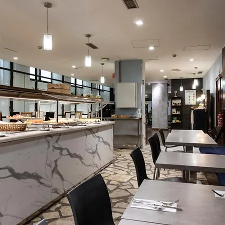 珀蒂宫赛珀格兰维尔酒店 3*