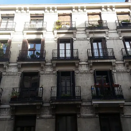 Casa De Hu\u00e9spedes Lourdes * Madrid