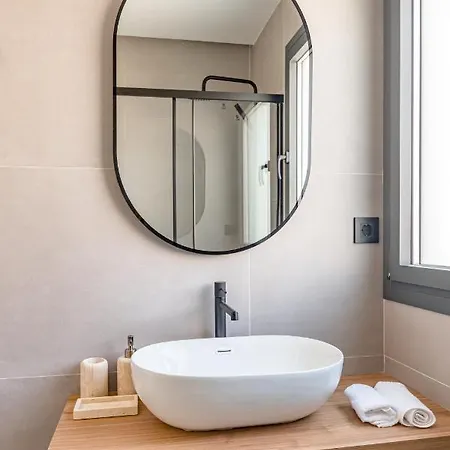 Gran Via Vii Calle Jacometrezo 2br 2bh Apartment Madrid