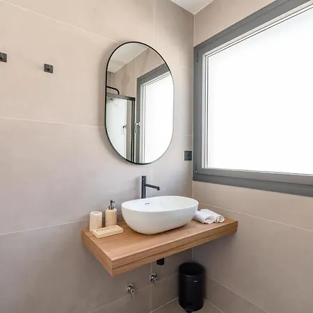 Gran Via Vii Calle Jacometrezo 2br 2bh Apartment Madrid