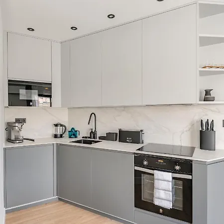 Gran Via Vii Calle Jacometrezo 2br 2bh Apartment Madrid