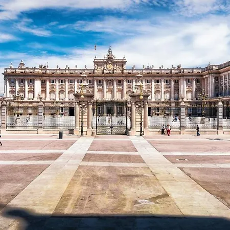 Puerta Del Sol Carretas & *
