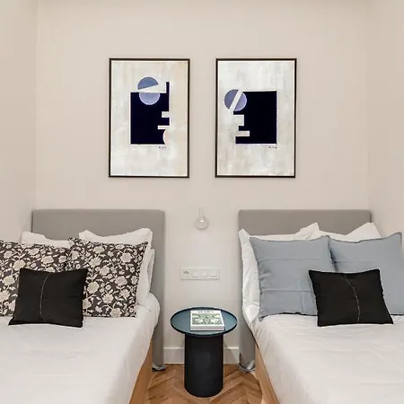 Chamberi V Calle Hartzenbusch 2br 2bh * Madrid