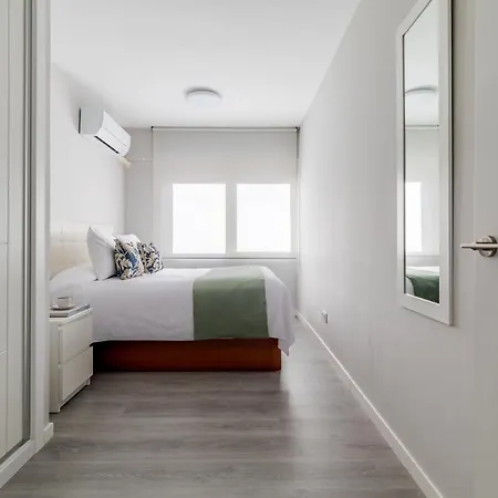 Junto A Gran Via Apartment *