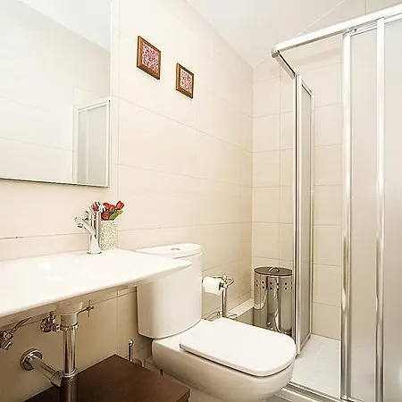 Km1 Lavapies Apartment *