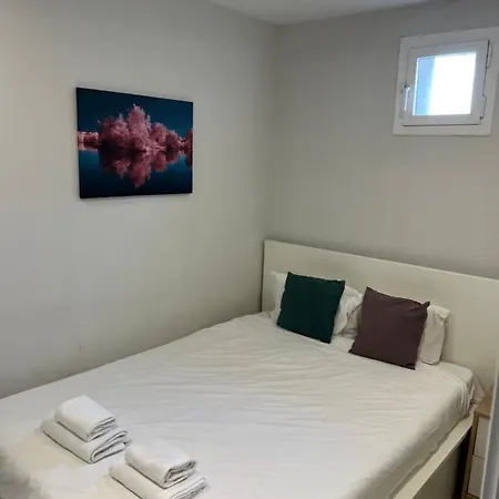 Cozy & Modern Center-self Checkin