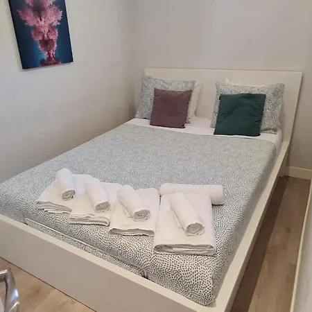 Apartment Cozy & Modern Center-self Checkin
