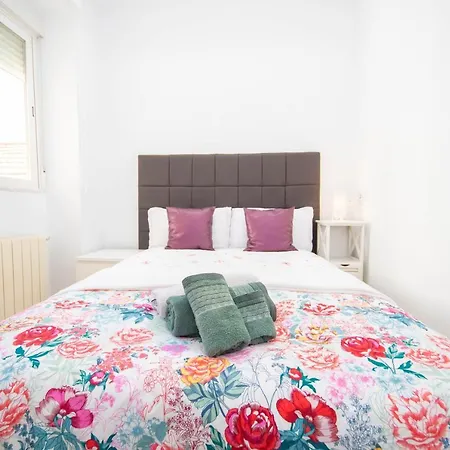 Apartment For Your Bonito Y Amplio Temporal En Barrio Salamanca - Clc43