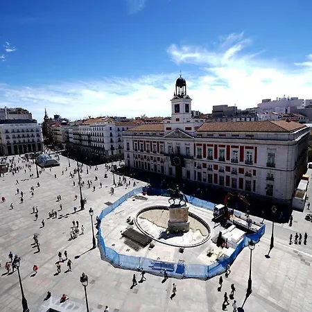 Puerta Del Sol Carretas & * Madrid