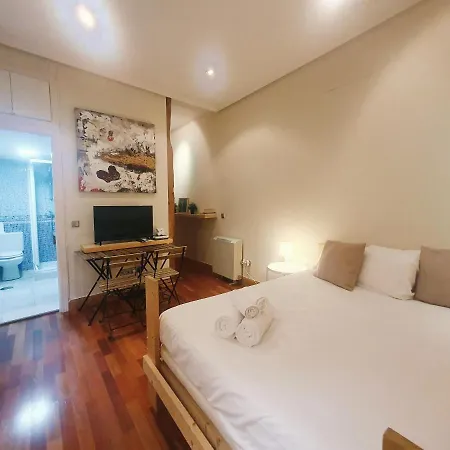 Enjoy A Cosy In Malasana Bar