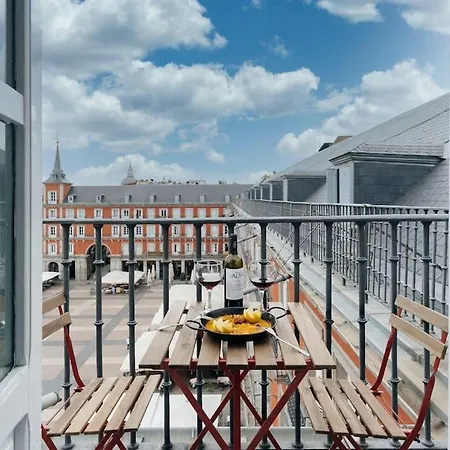 Apartment Yoomi Homes Plaza Mayor *