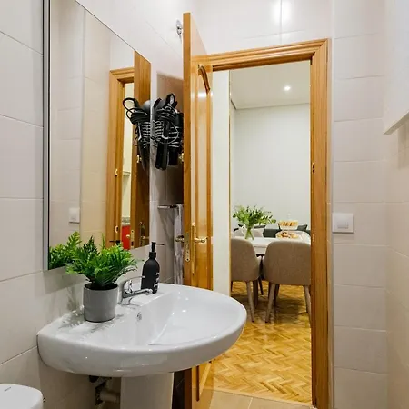 Apartment Centrico Con 3 Banos En Puerta Del Sol Y Atocha Madrid