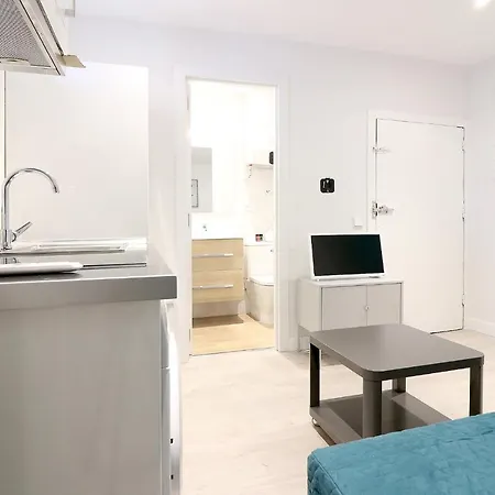 Apartment Cozy & Modern Center-self Checkin
