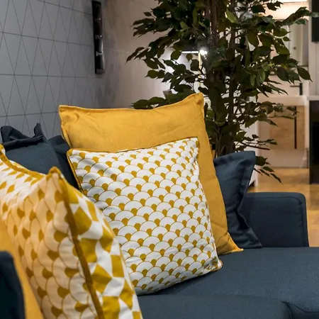 Apartment Wide And Modern -1bd 1,5 Bth- Malasana Madrid