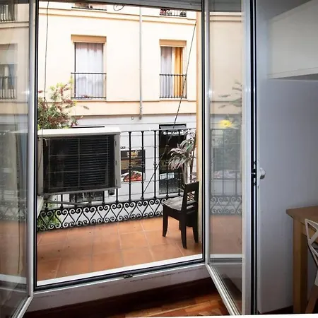 Exclusivo Y Acogedor Con Balcon En Chueca, Con Aire Acondicionado Y Calefaccion *