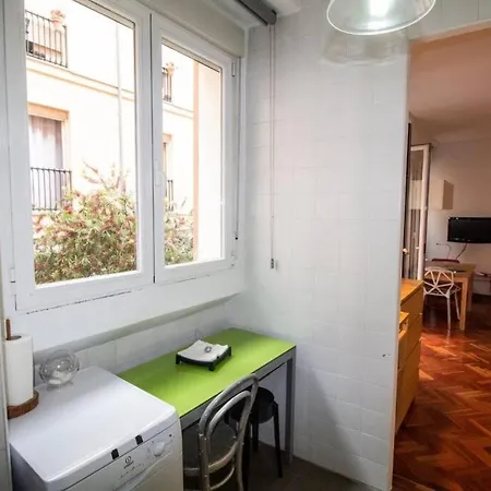 Exclusivo Y Acogedor Con Balcon En Chueca, Con Aire Acondicionado Y Calefaccion *