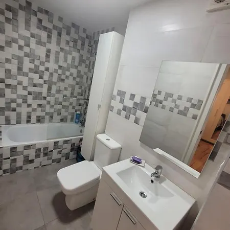 Bed & Breakfast Entero En Madrid, Con Acceso Privado