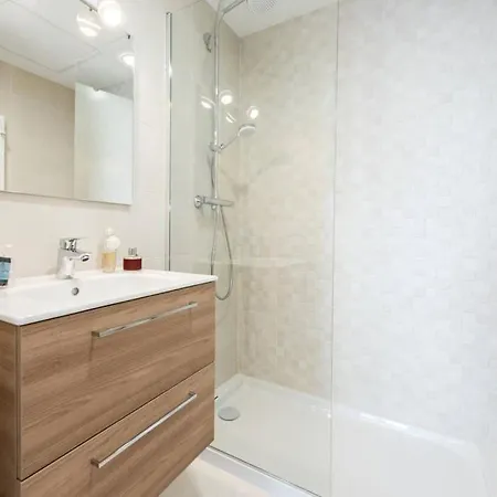 Chamberi Con Jardin C By Regalatemadrid Apartment Madrid