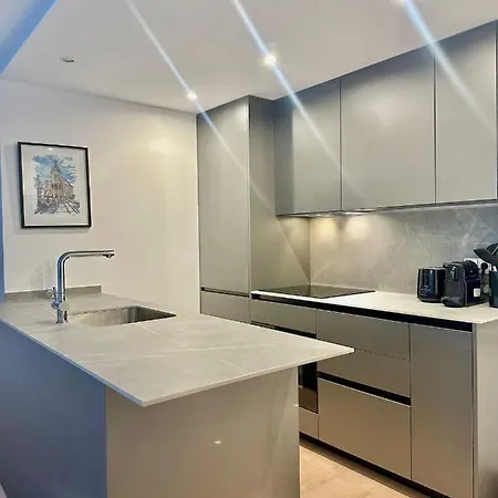 Private In A Shared Apartment, Privada En Un Apartamento Compartido En Pacifico, Homestay *