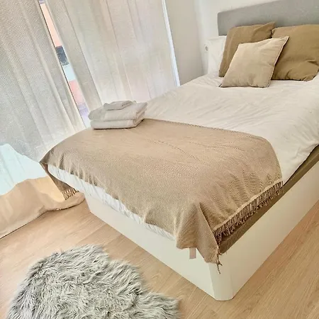 Private In A Shared Apartment, Privada En Un Apartamento Compartido En Pacifico, * Madrid