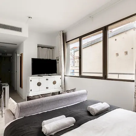 1 Bedroom 1 Bathroom Furnished - Recoletos - Modern Functional - Mintystay Apartment