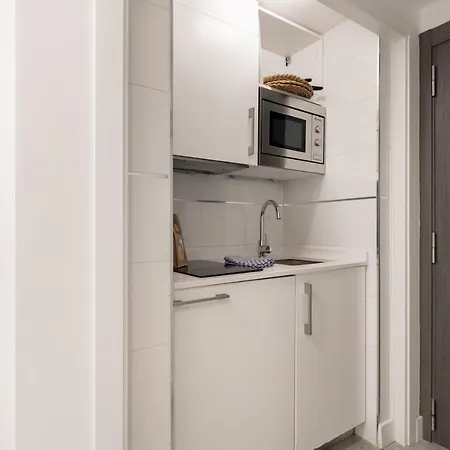1 Bedroom 1 Bathroom Furnished - Recoletos - Modern Functional - Mintystay *