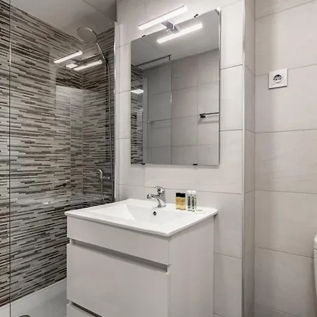 1 Bedroom 1 Bathroom Furnished - Recoletos - Modern Functional - Mintystay Apartment *