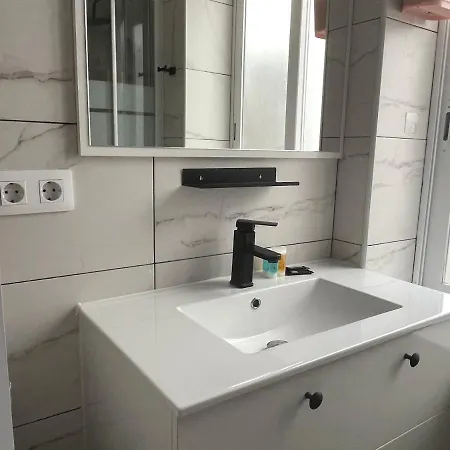 Avda Plaza De Toros, Apartamento Dos Dormitorios Junto A Metro Vistalegre Appartement *