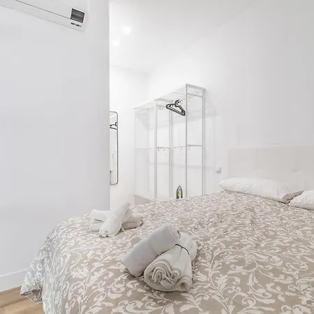 Arturo Soria Apartments3 * Madrid