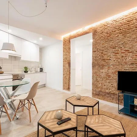 Bright And Modern- 2 Bedrooms 1bathroom- Mintystay - Bocangel Apartment *
