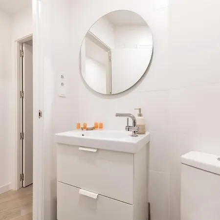 Bright And Modern- 2 Bedrooms 1bathroom- Mintystay - Bocangel Apartment Madrid